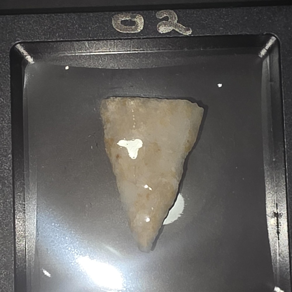 Hand Knapped Stone Arrowhead – Mexico – Unauthenticated Display Artifact - Picture 2 of 4